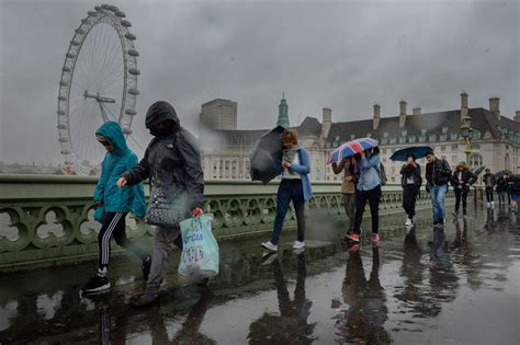 London weather: Commuters to be battered with torrential rain and gusty winds as severe warning ...