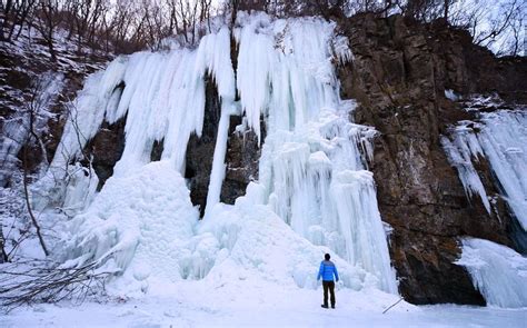 Scenery of icy waterfalls at Guanmen Mountain scenic spot in NE China[2]- Chinadaily.com.cn