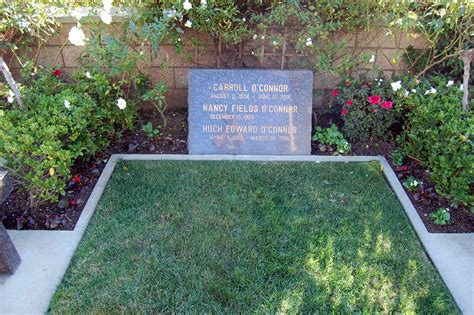 File:Carroll O'Connor grave at Westwood Village Memorial Park Cemetery in Brentwood, California ...