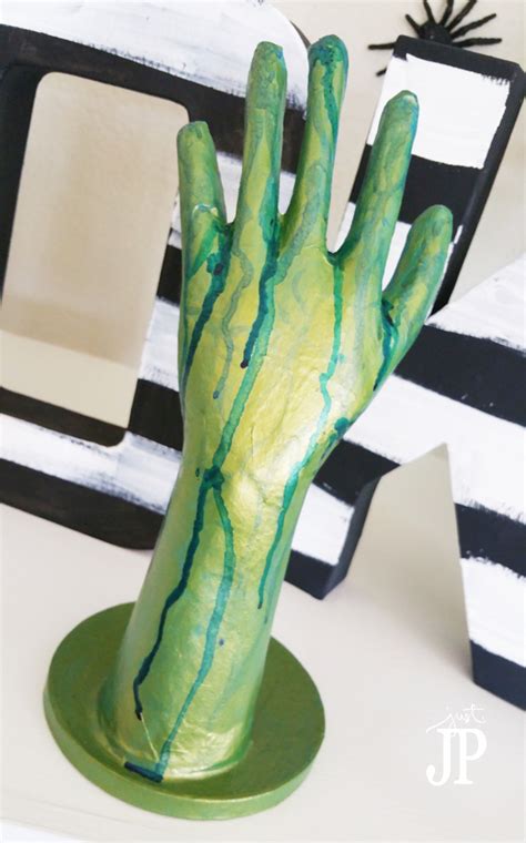 Creepy Hands Halloween Decor - #CraftLightning