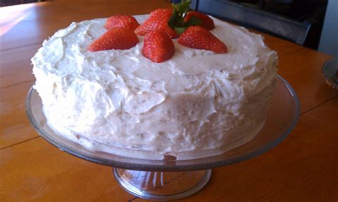 ms. dawn's kitchen.: Pioneer Woman's Strawberry Shortcake Cake