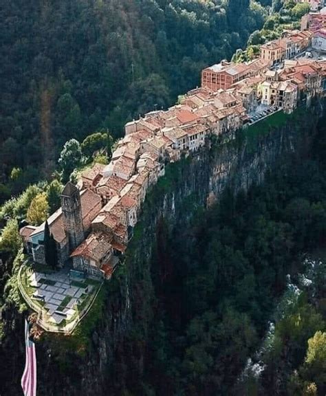 Castellfollit de la Roca: Spain’s Medieval Basalt Cliff Town – Unusual Places