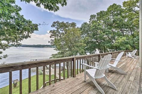 Spacious Ozarks Lakefront Home w/Decks & Dock | Evolve