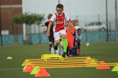 Sesión de entrenamiento básica para un equipo de fútbol infantil