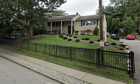 Inside Tommy DeVito's childhood home -- where he still lives