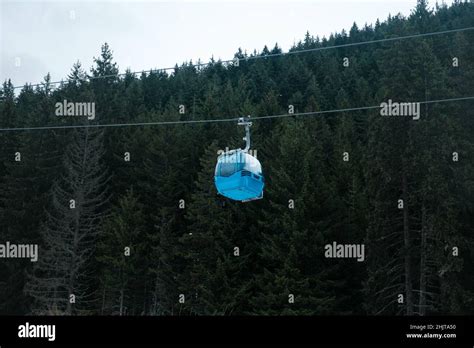 Gondola lift at ski resort Stock Photo - Alamy