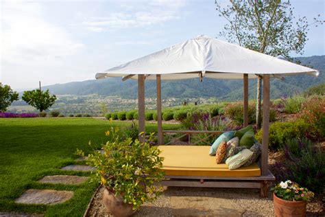 40 Relaxing Outdoor Daybed With Canopy Designs - Viral Homes