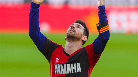 Messi takes Newell's to Camp Nou as Maradona tributes continue | Buenos ...