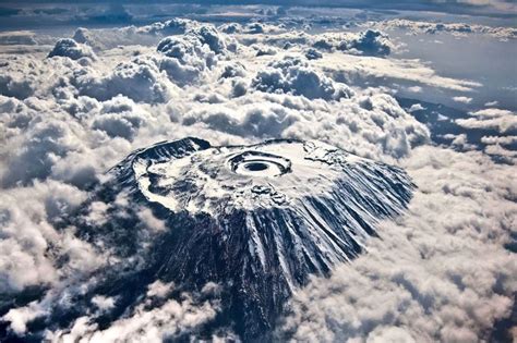 死ぬまでに一度は行きたい世界の絶景：キリマンジャロ | Amazing places on earth, Mount kilimanjaro, Kilimanjaro