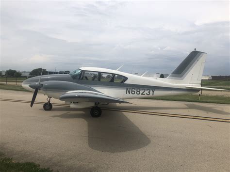 Piper Aztec | Illinois Aviation Academy