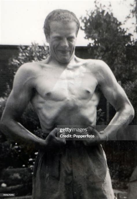 10th November 1952, Croydon, South London, Nineteen year old Derek... News Photo - Getty Images