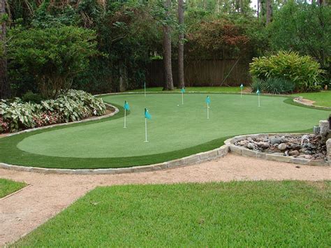 Beautiful Artificial Golf Green Installation by Celebrity Greens Houston! | Arquitectos ...