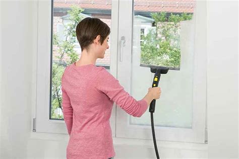 The Complete Best Window Vacuum Guide