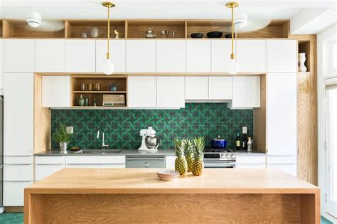 Colorful and Modern Kitchen Backsplash Ideas