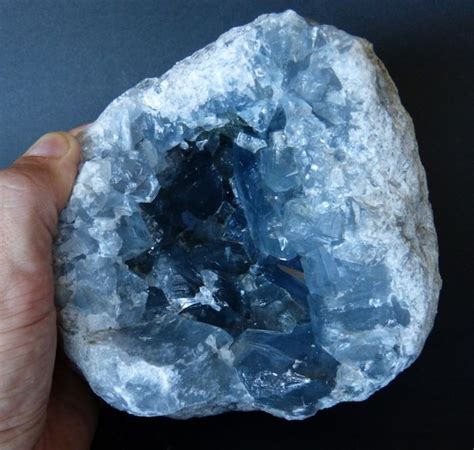 Celestine geode - 14.5 x 10 cm - 3,835kg - Catawiki