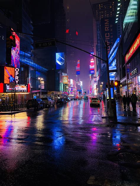 Times Square in the rain (x-post from r/pics) : r/RaIn