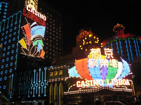 File:Casino Lisboa Macau.JPG