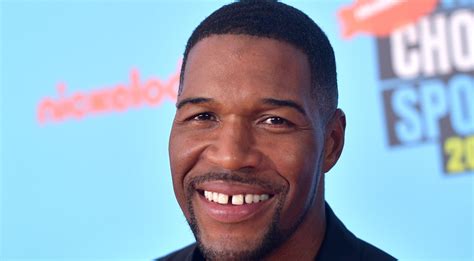 Michael Strahan Closes the Gap in His Teeth, Shows Off the (Temporary ...