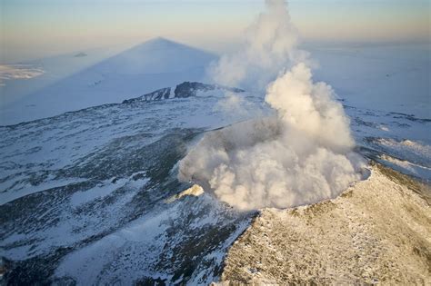 Découverte de 91 volcans sous la glace de l'Antarctique - Pieuvre.ca