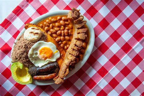 Bandeja Paisa Colombiana Deleitate Con Esta Receta - Recetas y Más