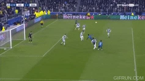 Bicycle kick Gif : Ronaldo, Messi, Pele & More - Mk GIFs.com