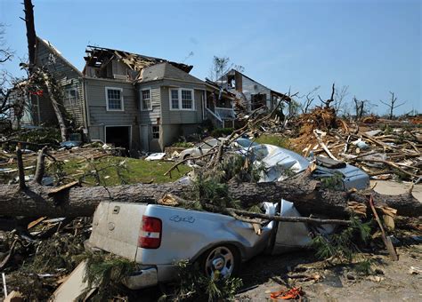 Tornadoes' apocalyptic aftermath - Photo 1 - Pictures - CBS News