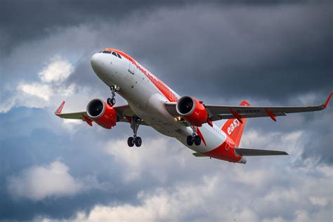 Scots EasyJet flight seconds from crashing in Alps after hurtling towards lake in botched ...