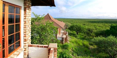 Etosha Safari Lodge - Lodge souh of the Etosha National Park