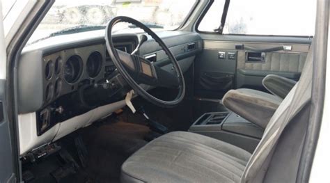 1987 Chevy Suburban Interior