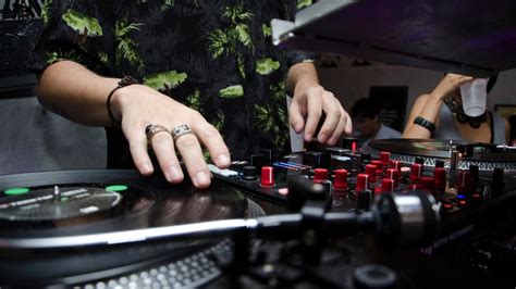 What Are The Different Types of DJs? - The DJ Revolution