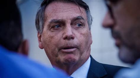 Bolsonaro é transferido para São Paulo após desconforto abdominal