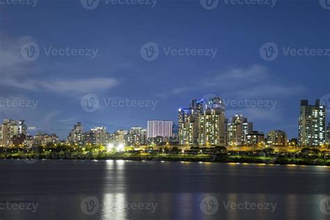 Night view of the Han River in Seoul 10518245 Stock Photo at Vecteezy