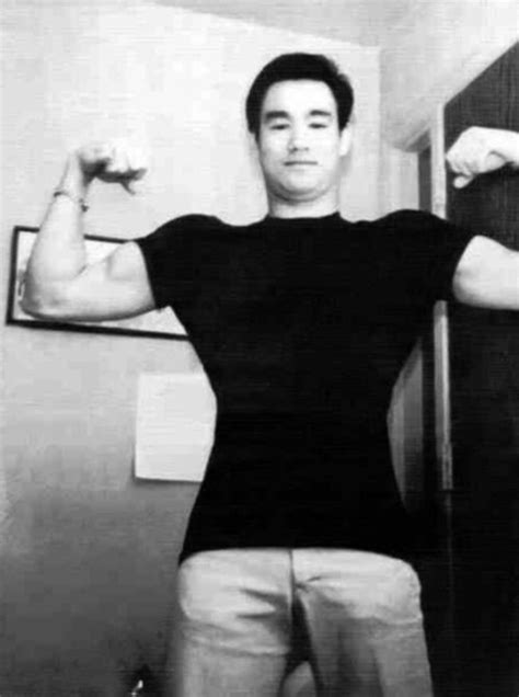 Bruce Lee bodybuilding flexing | Bruce lee, Bruce lee photos, Bruce lee ...