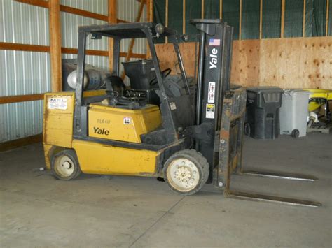 10K Forklift - MRL Crane Service & Equipment Rental