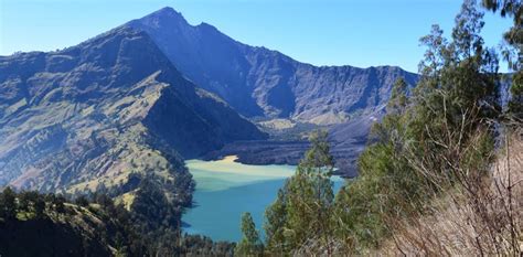 Can the earthquake in Lombok trigger volcanic activities?