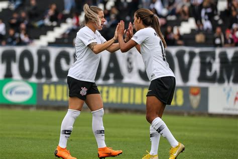 Corinthians estreia no Paulista Feminino diante do Santos