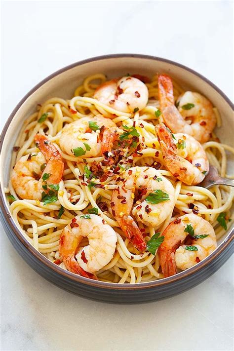 Spaghetti Aglio e Olio (The BEST Recipe with Shrimp!) - Rasa Malaysia