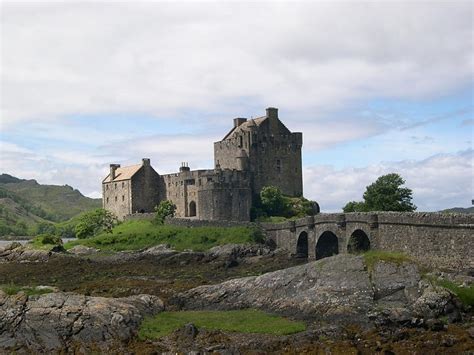 Eileen Donnan Castle, Schotland Een prachtig kasteel op een heel mooie plek. | Scotland travel ...