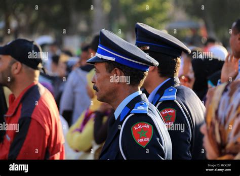 Morroco police uniform Banque de photographies et d’images à haute ...