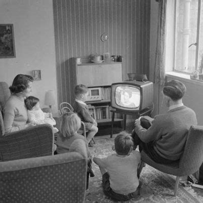 The Impact of the Television in 1950s America - dummies