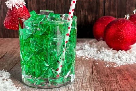 22 Festive Green Christmas Drinks To Get Your Grinch On - xoxoBella