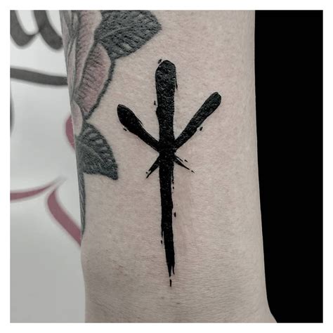 Algiz tattoo | Runes tattoo, Tatouage de protection, Tatouage de geek