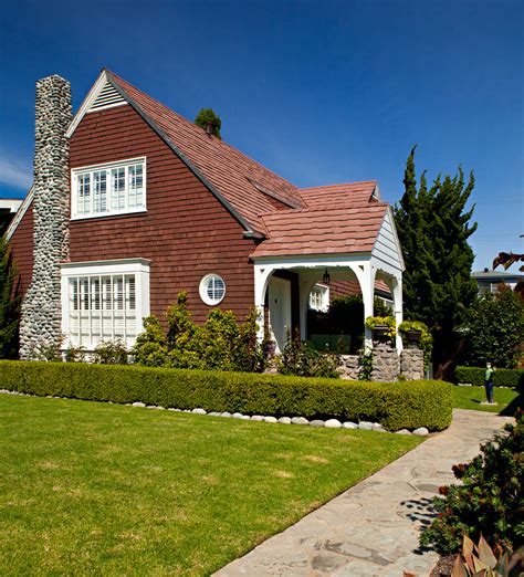 Cape-Cod Curb Appeal in Southern California - Cottage style