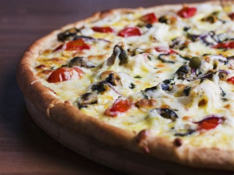 Copycat Olive Garden's Pizza Bianco Recipe | CDKitchen.com