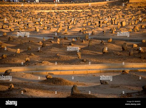 Graves of Jannat ul Baqi Madinah Saudi Arabia Stock Photo - Alamy