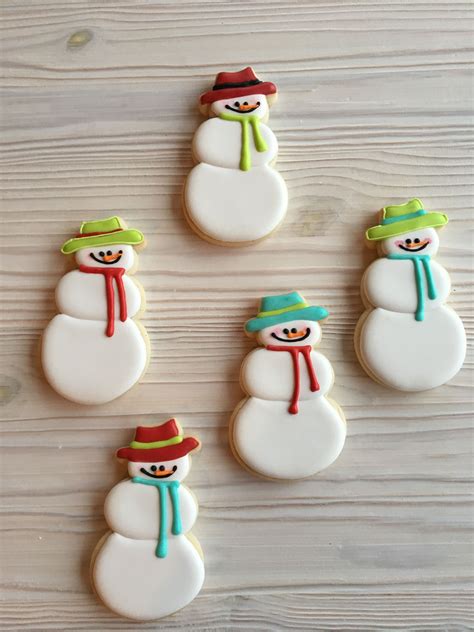 Snowman cookies by Dyan | Snowman cookies, Winter cookie, Sugar cookies decorated