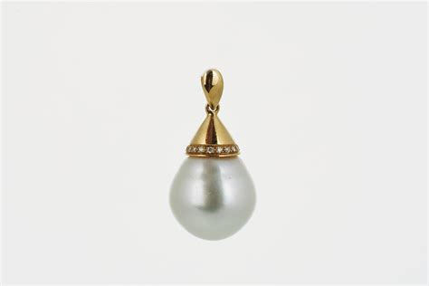 South Sea Pearl Pendant - Shapiro Auctioneers