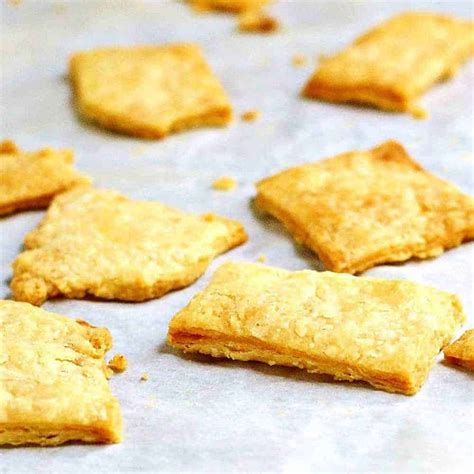 Pie Crust Crackers - Pinch and Swirl