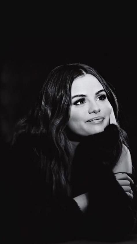 Selena Gomez: Aesthetic and Fashion Icon