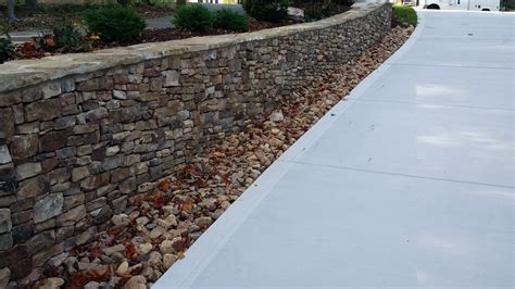 natural_stone_retaining_wall - Charlotte Pavers & Stone